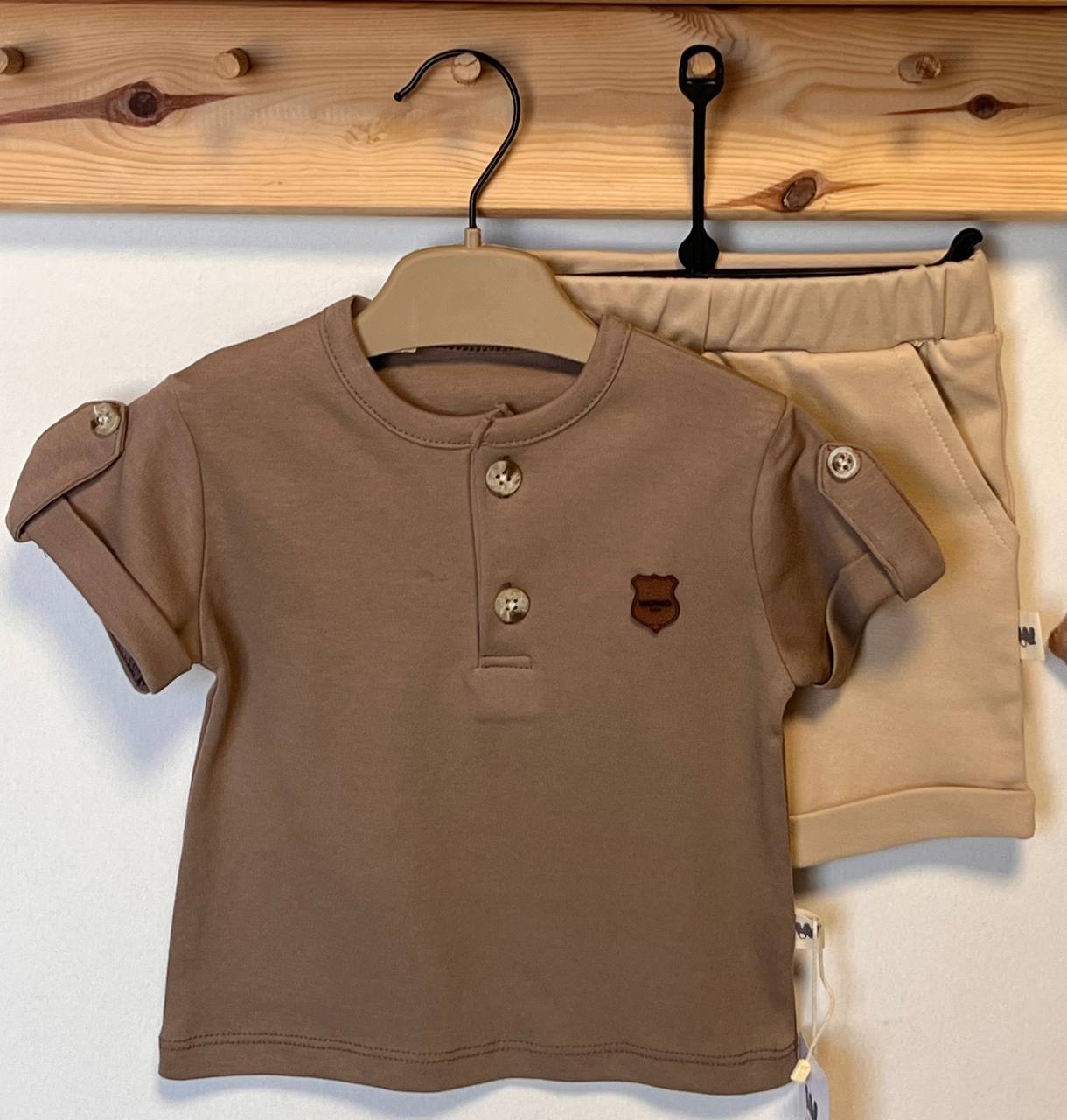 Ensemble Élégant – T-shirt & Short pour Garçon