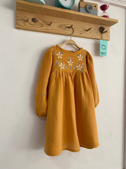 Robe brodée en gaze de coton