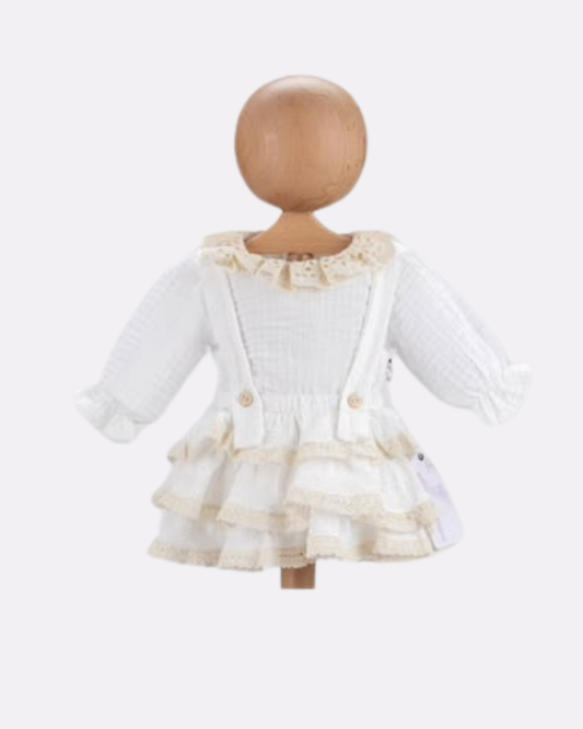 Robe écrue à volants