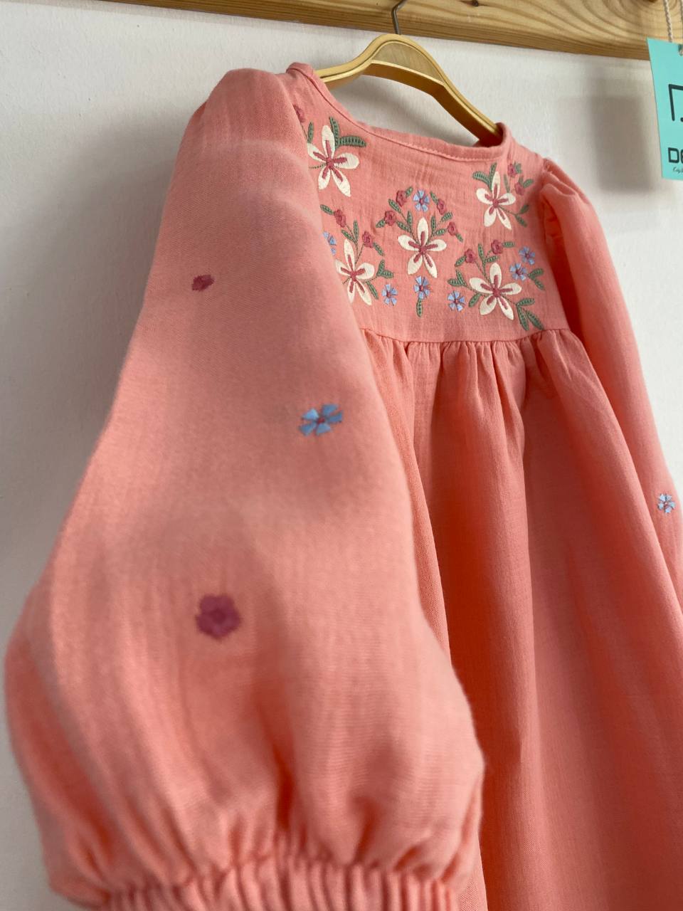 Robe brodée en gaze de coton