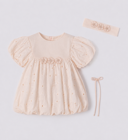 Robe à fleurs brodées