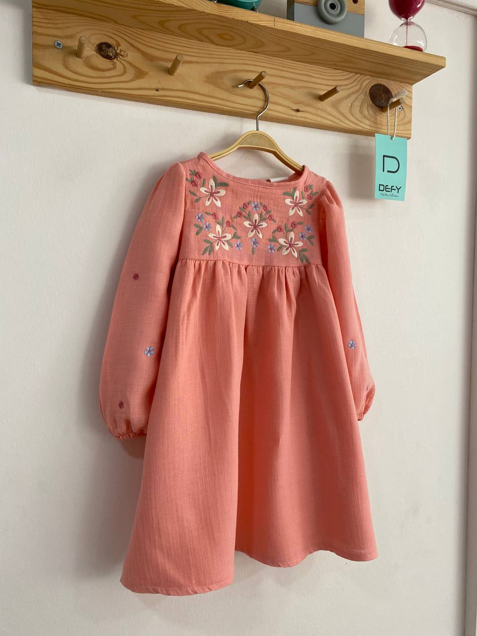 Robe brodée en gaze de coton